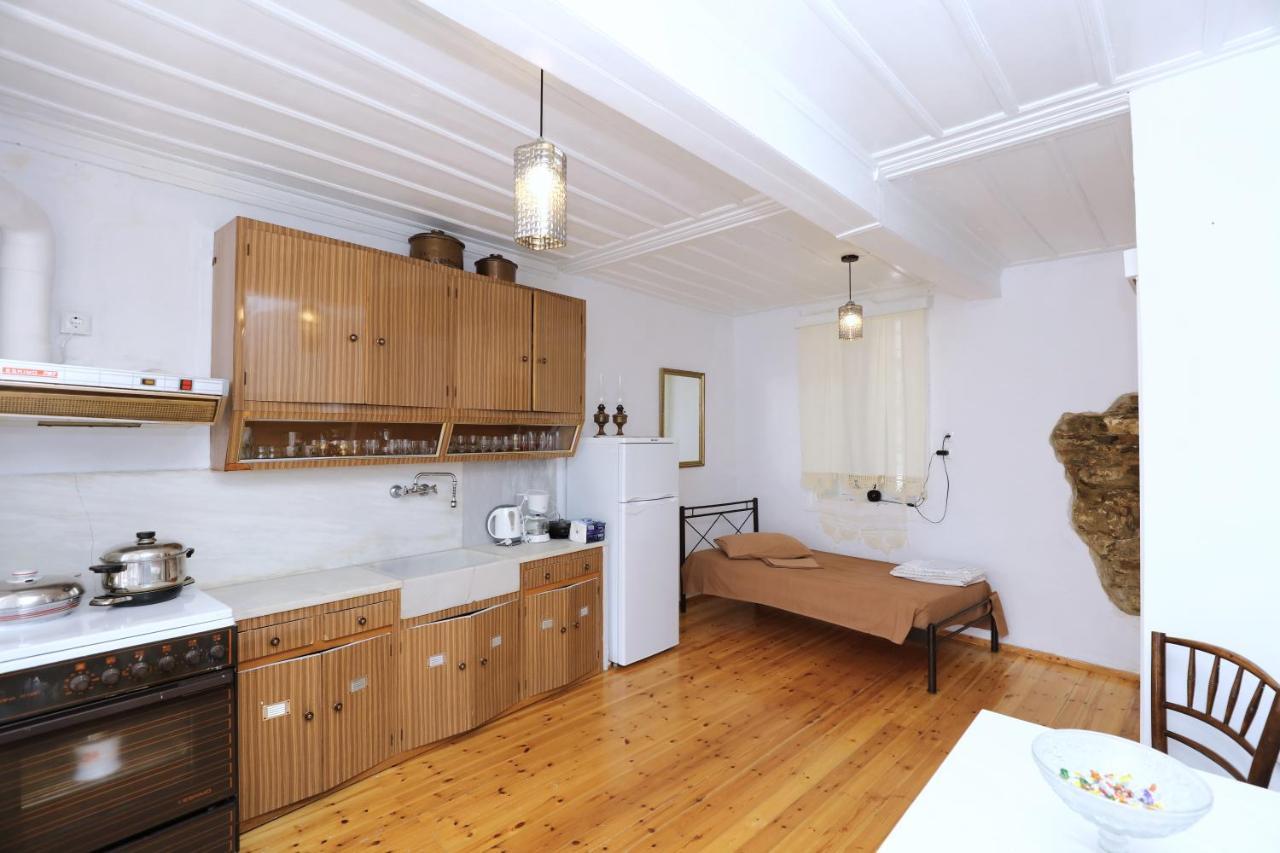 House Of Town Apartment Скопелос Екстериор снимка