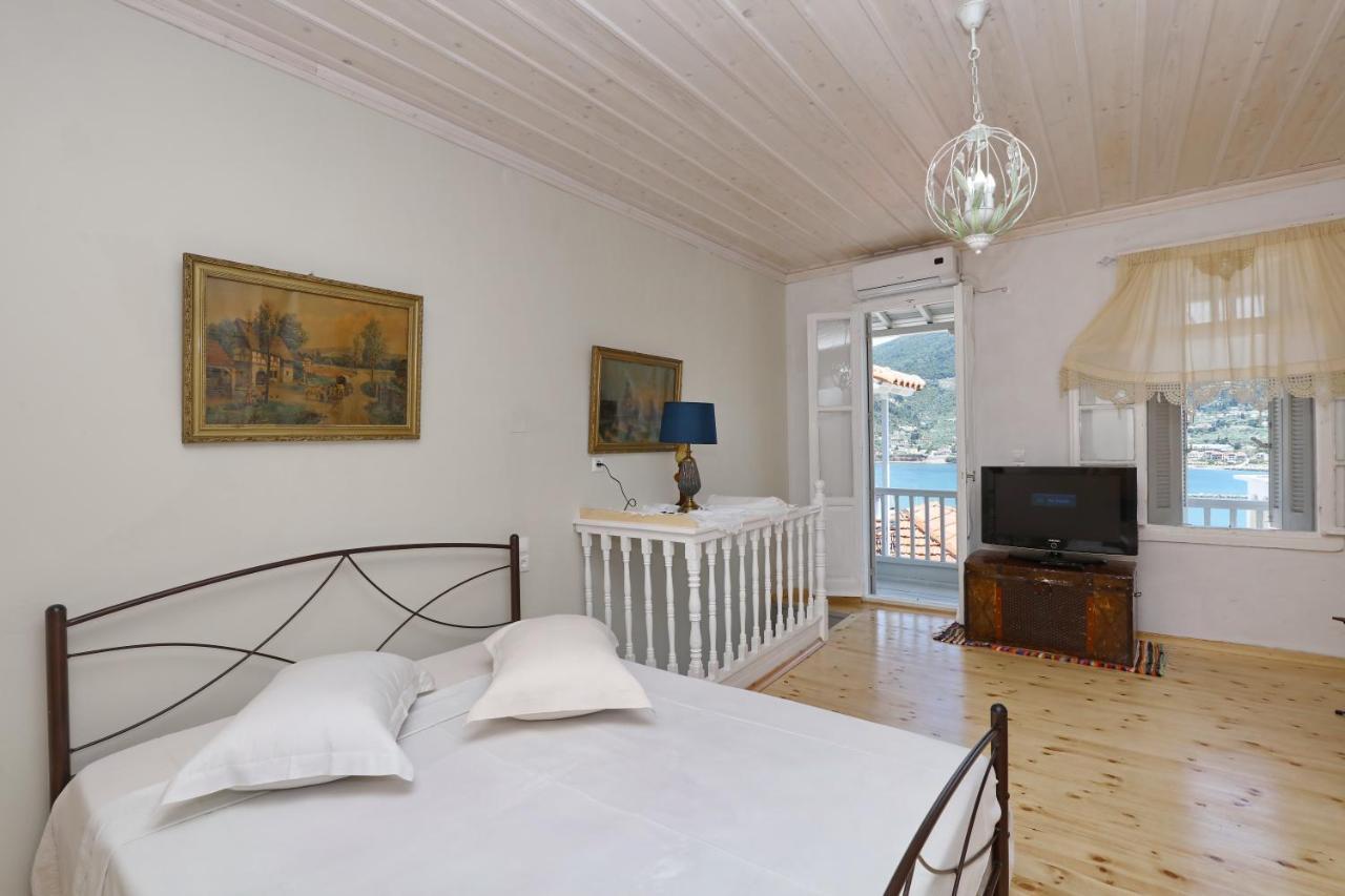 House Of Town Apartment Скопелос Екстериор снимка
