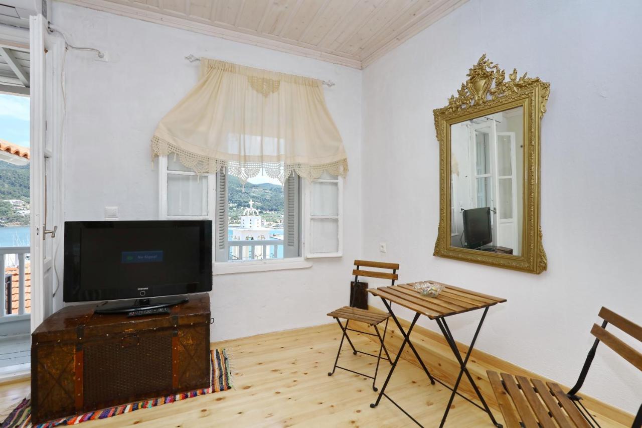 House Of Town Apartment Скопелос Екстериор снимка