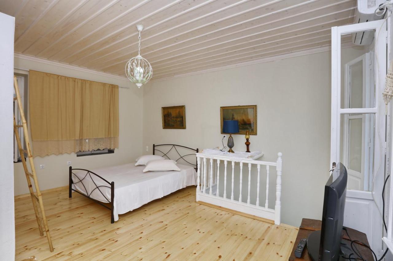House Of Town Apartment Скопелос Екстериор снимка
